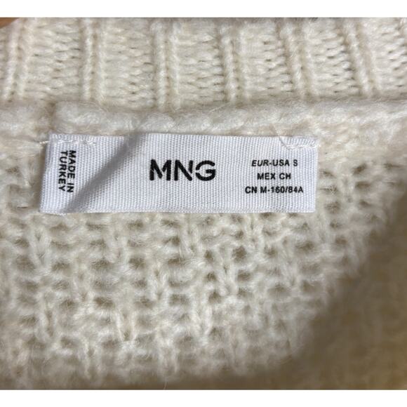 MNG Mango Sweater Appliqué Strawberry Size Small Cream Knit Puff Sleeve Acrylic - Picture 5 of 9